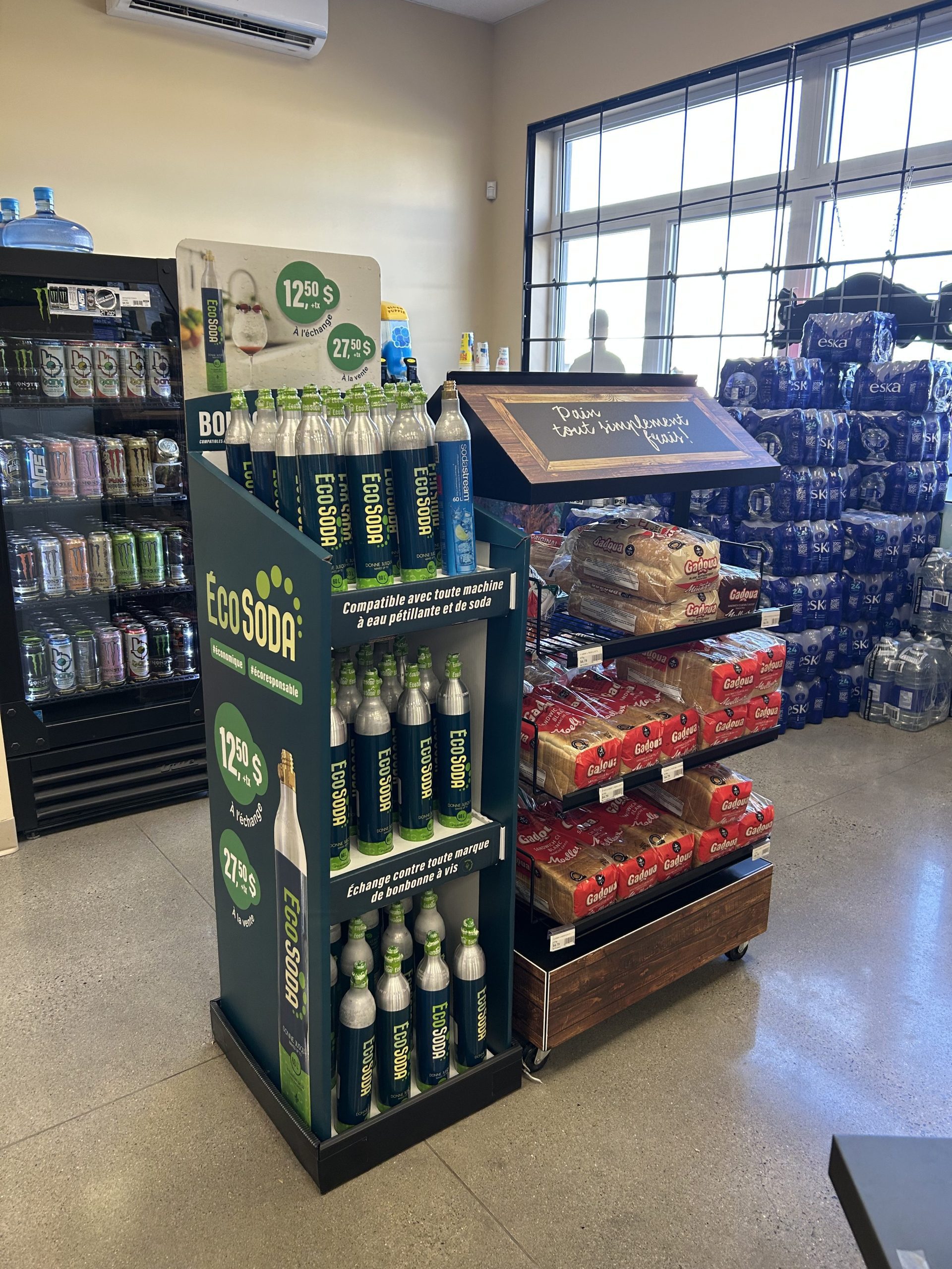 Présentoir placé dans un de nos points de ventes : Provisoir St Michel